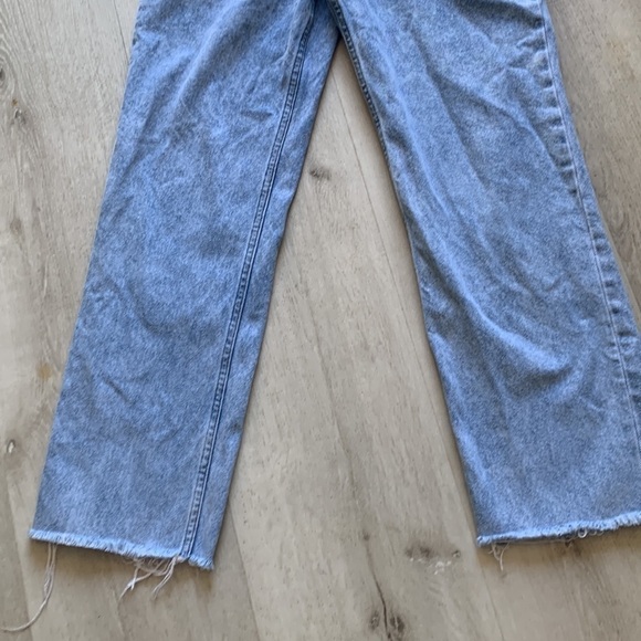 ASOS‎ High Rise ‘Mom’ Raw Hem Ankle Jean Size 26 buttons fly light wash - Picture 5 of 13